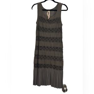 B44 Dressed‎ Midi Dress